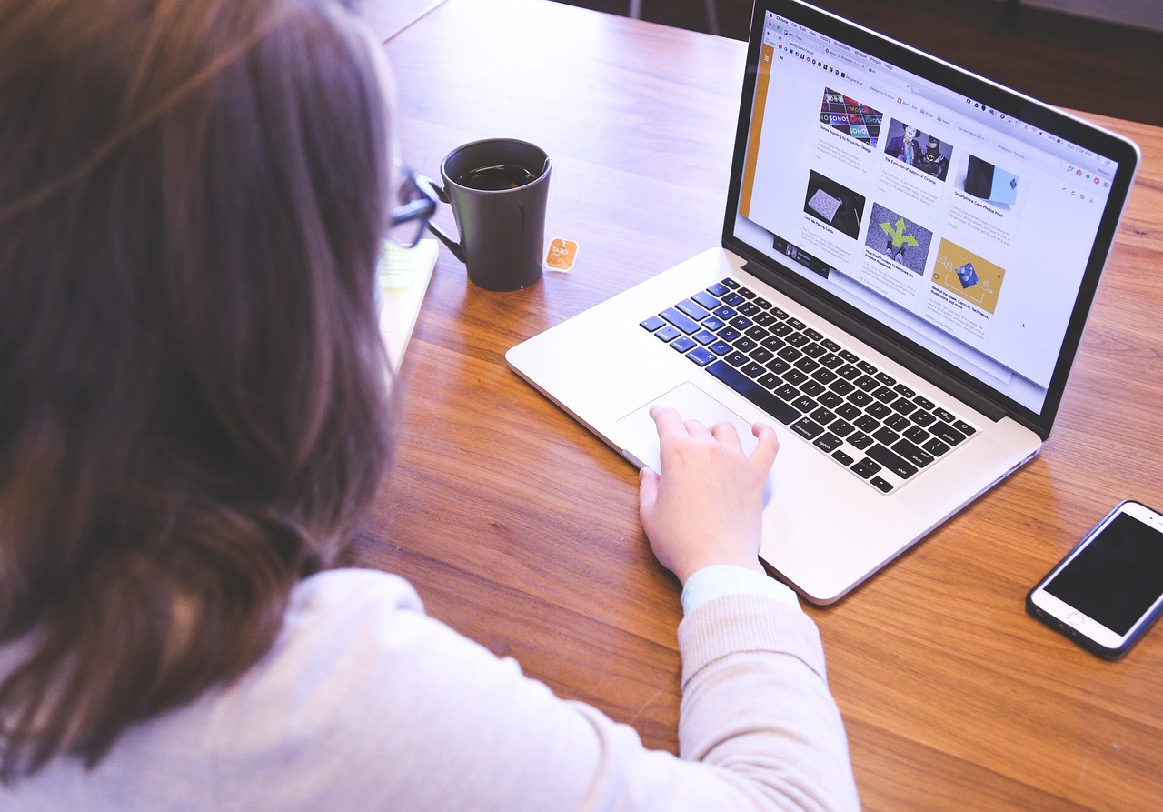 Student, woman, startup — Canadian Solutions: Accessing $5000 Loans with Bad Credit