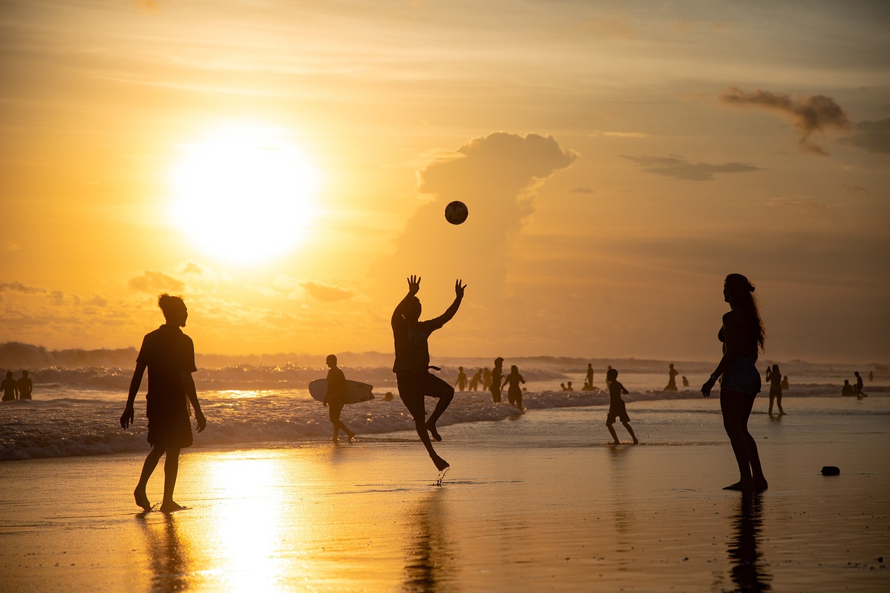 Sunset, volleyball, beach — Totalsportek - Totalsportek | Latest Sports Insights and Match Highlights